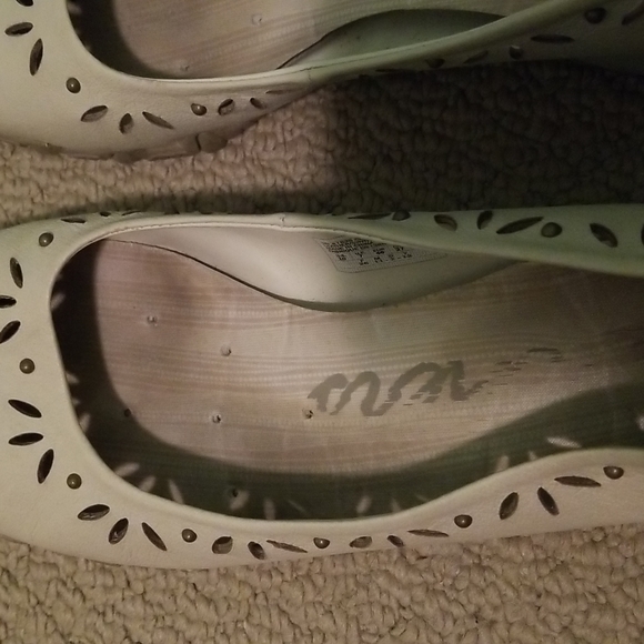 Sketchers size 10 Tan Flats - Picture 2 of 4